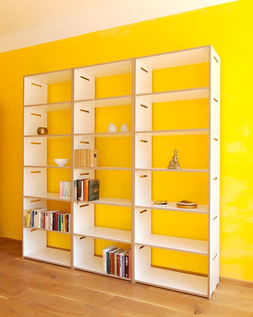 Freestanding modular MDF shelving unit HOCHSTAPLER By Tojo Möbel design