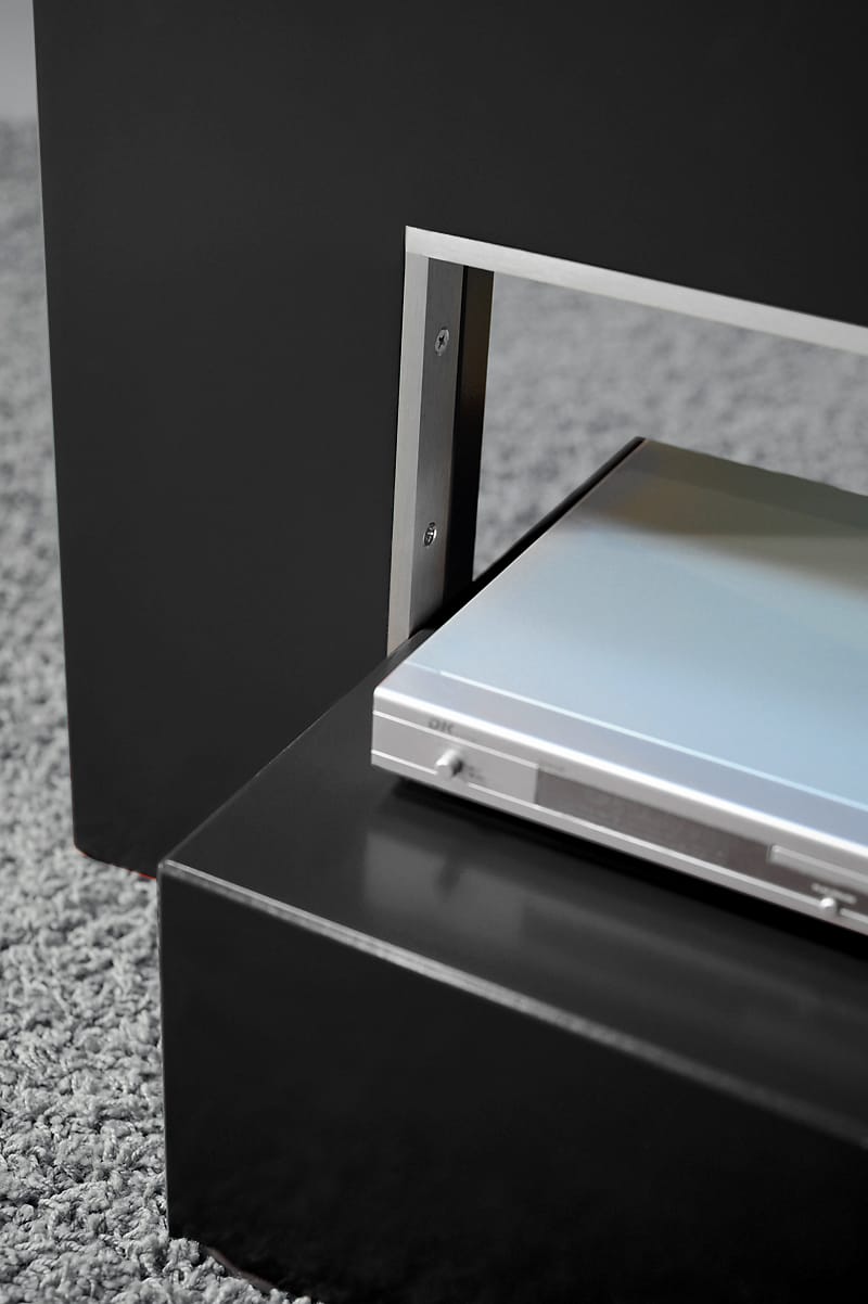 115 TV with casters by Wissmann raumobjekte