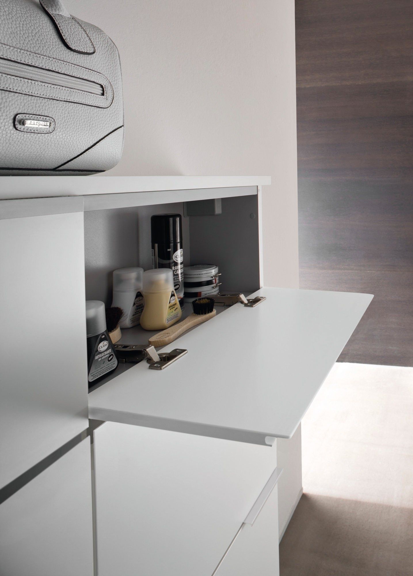 LOGIKA Wall mounted shoe by Birex