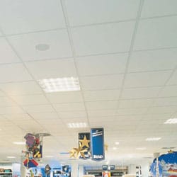 ABGEHÄNGTE DECKE AUS MINERALFASER PLAIN BY ARMSTRONG BUILDING PRODUCTS