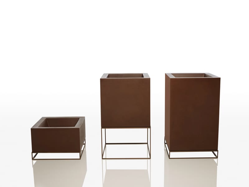 VELA Vase by VONDOM design Ramón Esteve