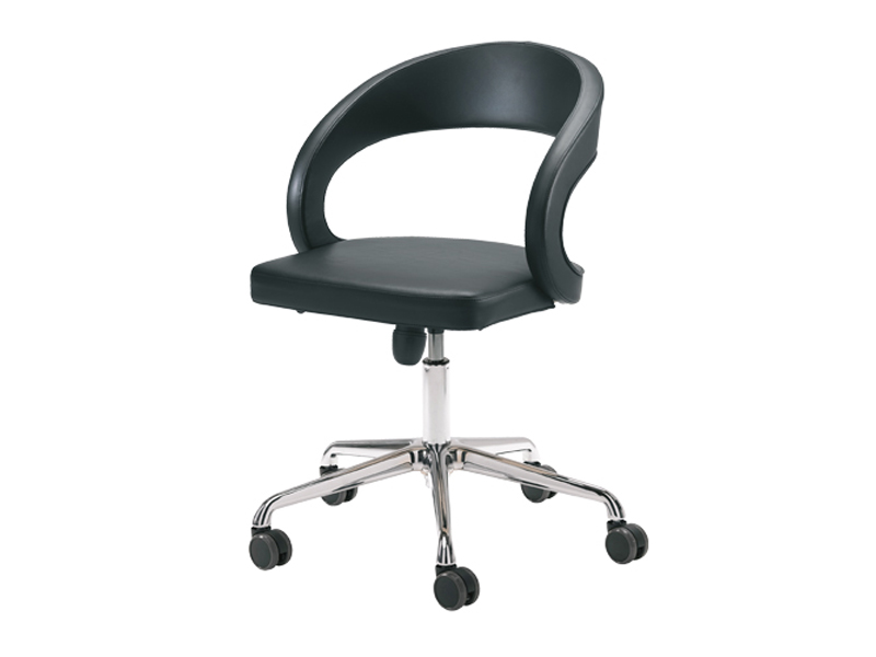 GIRADO Chair with 5spoke base by TEAM 7 Natürlich Wohnen