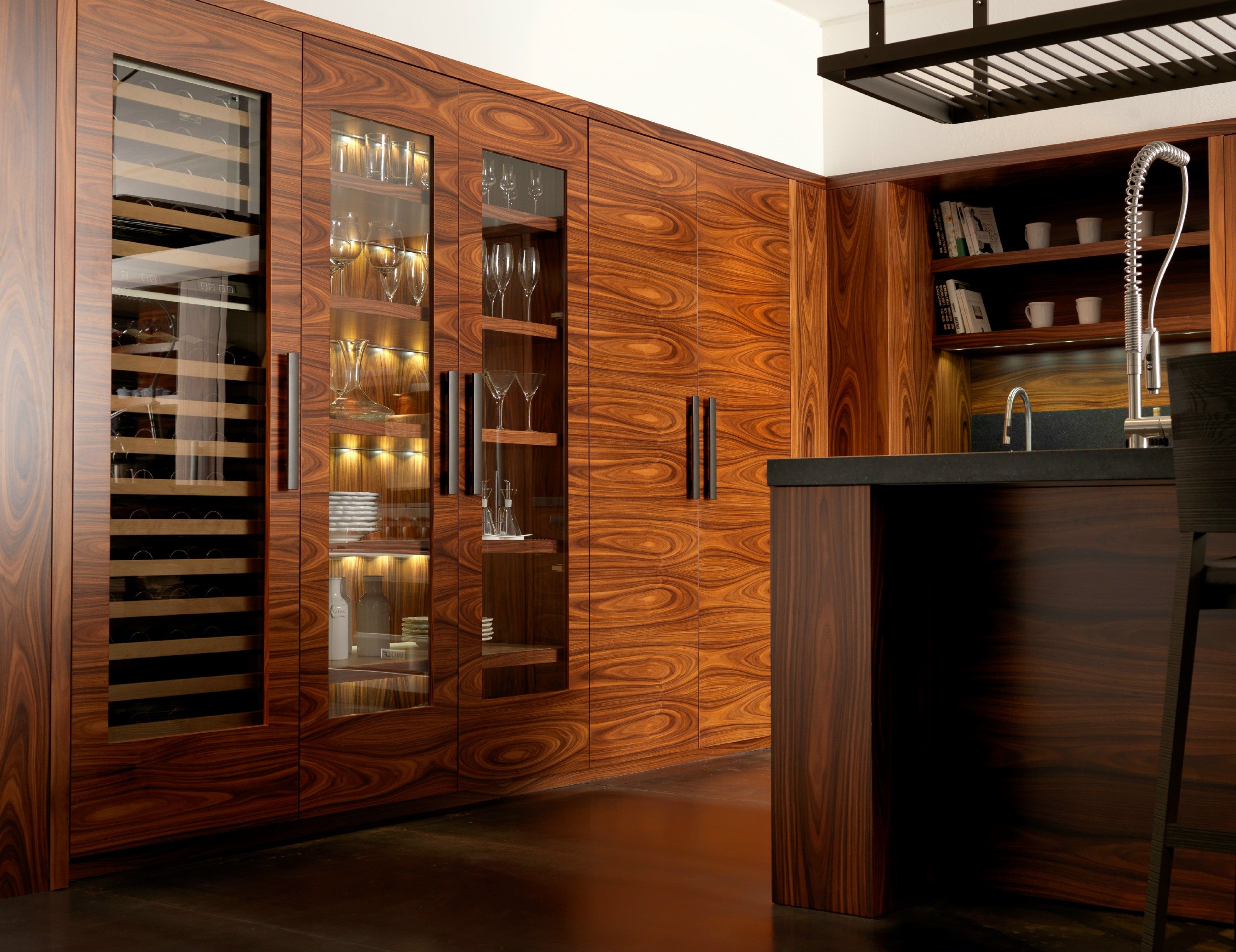 Rosewood kitchen with island NANTÌA ROSEWOOD By TONCELLI CUCINE design