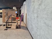 Usare la tecnica decorativa della parete spatolata ai tempi delle resine