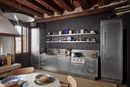 Cucina in acciaio inox Abimis a Venezia - Ph. Colin Dutton