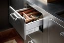 Dettaglio Ego, cucina in acciaio inox Abimis - Ph. Colin Dutton