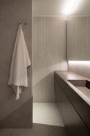 Iconica, superfici in gres porcellanato Caesar, Opera Prima, progetto di Studio Eigen - Ph. Francesca Vinci