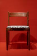 Sedia Ambrogio, CB2, finitura speciale: tessuto Rosebery della collezione Frattini per Torri Lana. Ph. Francesco Merlini