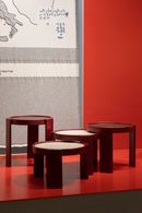 Tavolini 780, Cassina 1966, collezione Karakter x Cassina 2026 in nuovi colori, tra cui la tonalità Pinot Noir. Ph. Francesco Merlini