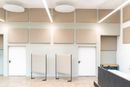 Divisori freestanding Stand della SMOOTH Collection e pannelli acustici Style e Frame