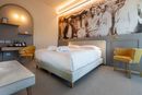 Camera al Maranello Resort con superfici Ceramiche Caesar