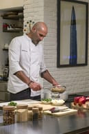 Chef Andrea Campi con cucina Atelier di Abimis
