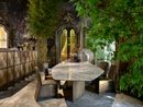 Palazzo Visconti, MDW 2026 - Sedie Alis e tavolo Islas by DRAW Studio - Ph. Leonardo Duggento 