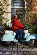 Paola e la sua Vespa