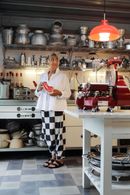 Paola Navone in cucina ph Enrico Conti 