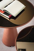 Dettaglio tavolino Peyote in finitura Paprika