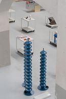 Termoarredo MILANO di Tubes nella finitura Blu Genziana Perlato - Deoron - MDW 2026 - photo Anouk De L'Epinois