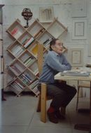 Vico Magistretti seduto su Golem nel suo studio, anni ’00. © Archivio Studio Magistretti, Fondazione Vico Magistretti. Foto di P. Imperatori
