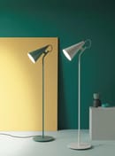 Jeena, design Franco Zavarise, versione con paralume orientabile