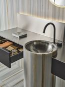 La collezione The Small Hours di Patricia Urquiola nel nuovo marmo Albe d'Or