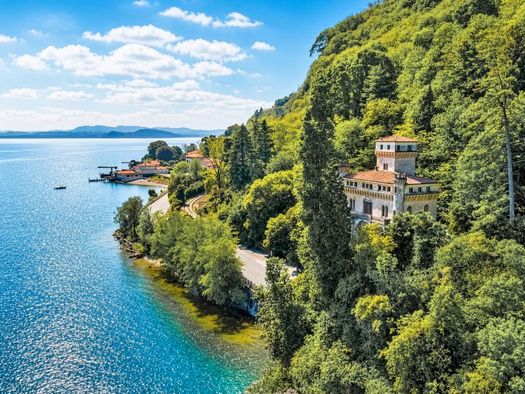 IL CASTELLO DI GIANFRANCO FERRÉ È IN VENDITA SUL LAGO MAGGIORE
