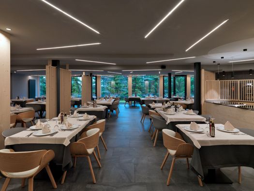 Hotel Fedora, Sala da Pranzo - Pavimento Amazzonia Dragon Black - Ph: Daniele Domenicali