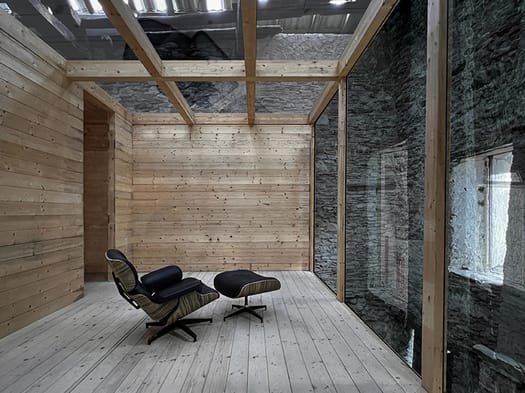 DARIO CASTELLINO CREA UNA 'CAPSULA SOSPESA NELLO SPAZIO' IN VALLE MAIRA