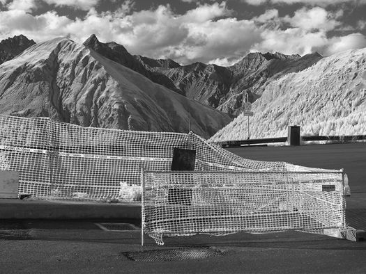 Alessandro Dini e Yirong Wu, parte dell’installazione Ombra meccanica, dalla serie Cronotopi dell’abitare, 2025