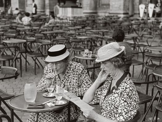 Ruth Orkin, Two American Tourists, Rome, Italy, 1951, Courtesy © Ruth Orkin Photo Archive