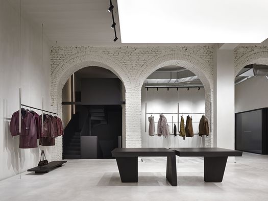 PARISOTTO + FORMENTON ARCHITETTI FIRMANO IL NUOVO SHOWROOM DI SALVATORE SANTORO A MILANO