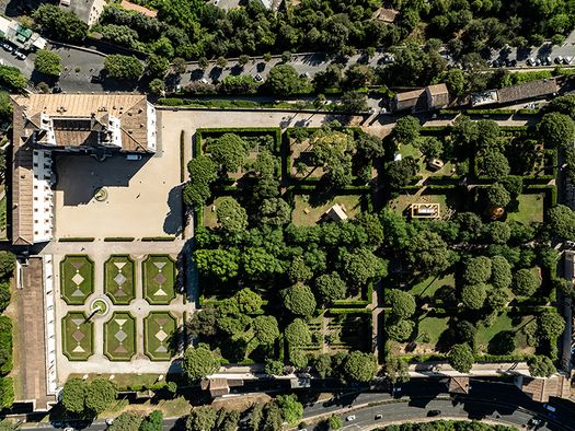 FESTIVAL DES CABANES 2026, A ROMA SEI ARCHITETTURE NEI GIARDINI DI VILLA MEDICI