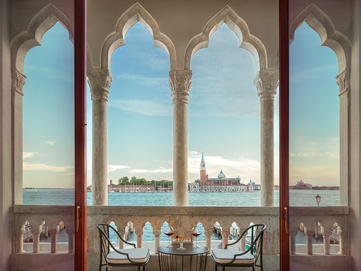 SULLA RIVA DEGLI SCHIAVONI DI VENEZIA HA RIAPERTO LO STORICO HOTEL GABRIELLI