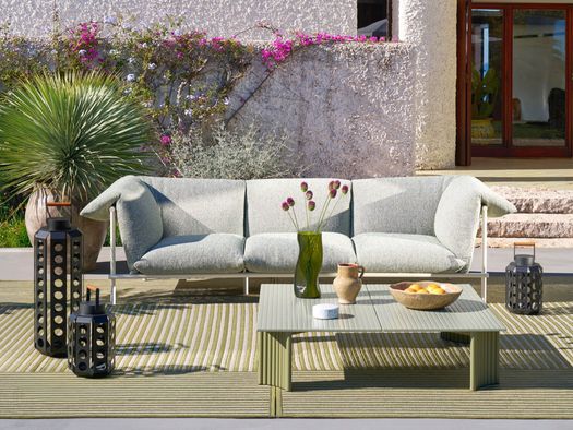 Divano + Tavolino Vidalenta di Patricia Urquiola – Collezione Cassina Outdoor - photo Francesco Dolfo