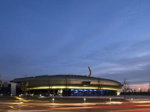Veduta notturna Centro Pecci. Foto Fernando Guerra