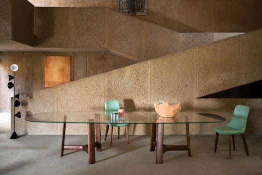 I TAVOLI BROSS: SAGOME MORBIDE IN LEGNO, MARMO, CRISTALLO E TESSUTO