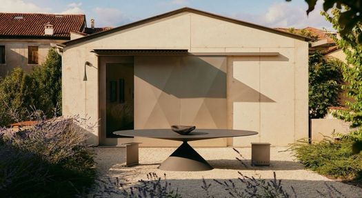 MINIMALISMO E PUREZZA FORMALE: L'OUTDOOR DESALTO