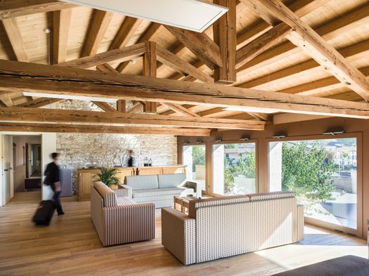 PORTE SCORREVOLI PER IL PROGETTO DI RECUPERO DI UN COMPLESSO RURALE