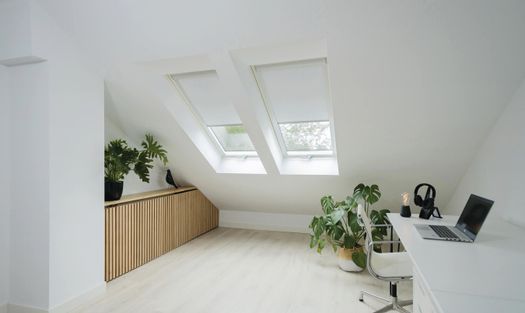 FAKRO trasforma la mansarda in ufficio luminoso