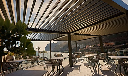 Comfort e convivialità con le pergole bioclimatiche Gibus Joy