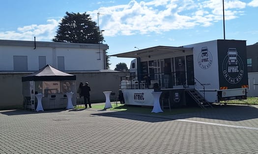 Urmet on the road: il truck che porta soluzioni e formazione sul campo agli installatori
