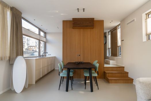 HIMACS TRASFORMA UNA CASA GALLEGGIANTE AD AMSTERDAM