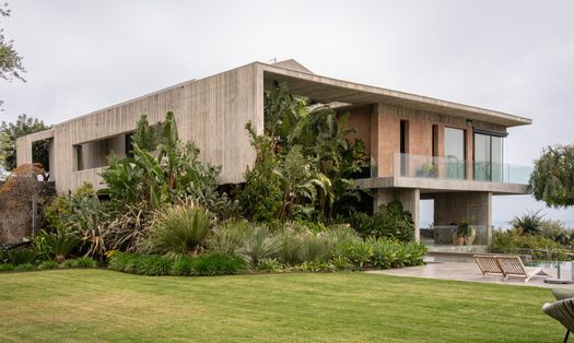 Casa A12: soluzioni in alluminio Schüco come trame di luce