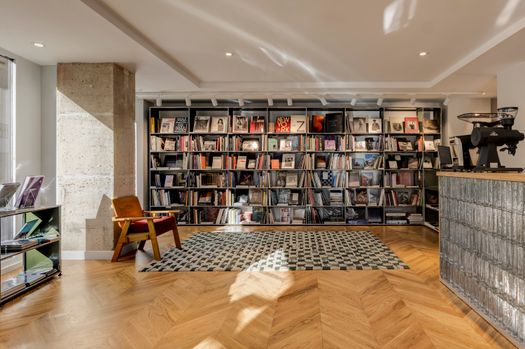 USM Haller nella Libreria La Hune, Parigi - Ph. Alexandre Mulard