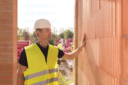 I laterizi Wienerberger per proteggersi da un’estate sempre più calda e duratura