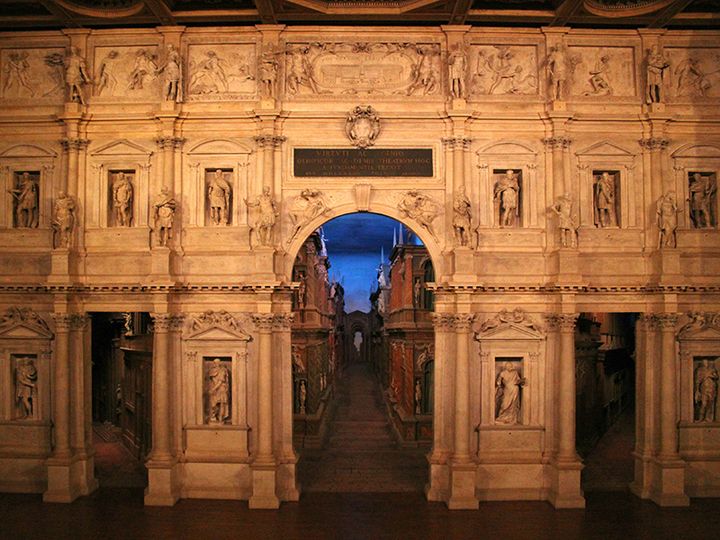 Ritorno alla scena: quando l’architettura diventa scenografia