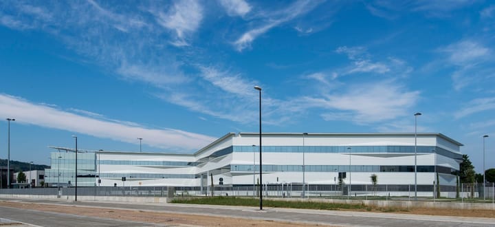 j_47366_01.jpg - Saetta Fotovoltaica: la forma dell'energia secondo Baraclit