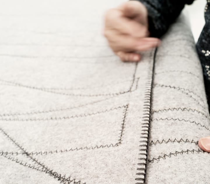 Tappeto Paola Lenti in feltro - Ph. Maurizio Natta - Paola Lenti srl