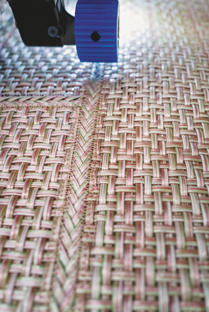 Lavorazione del tappeto Naxos in Twitape, variante piatta del Twiggy