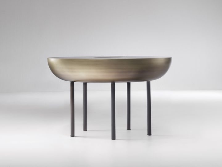 Arredi in metallo De Castelli, tavolino Botero