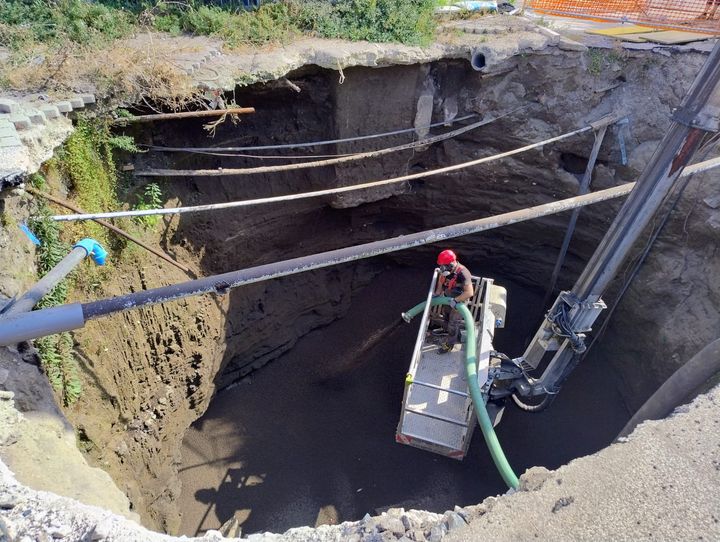 Uretek interviene a Napoli per la messa in sicurezza di una voragine stradale